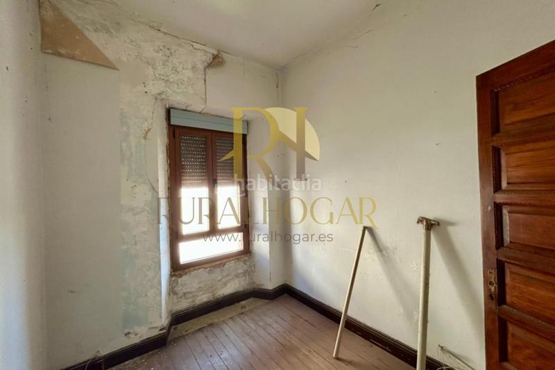 Foto 8227c538-707c-473a-a228-46441a8392a8. Casa : edificio con locales en la plaza el negrillon! en Boñar