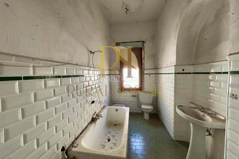 Foto 8aeb97a2-d4a0-4a0f-9abd-d14d9a624631. Casa : edificio con locales en la plaza el negrillon! en Boñar