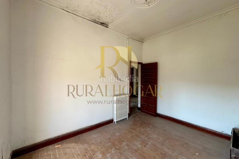 Foto 9fcbea35-2ef1-4c59-8254-f4a7c0d447e7. Casa : edificio con locales en la plaza el negrillon! en Boñar
