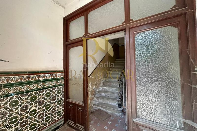 Foto b2a7ebab-36db-49f3-bb16-eb88b152534f. Casa : edificio con locales en la plaza el negrillon! en Boñar