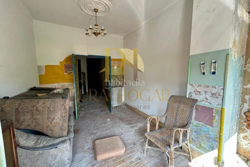 Foto e99cf94f-1541-49a5-9a61-13a090a02d58. Casa : edificio con locales en la plaza el negrillon! en Boñar