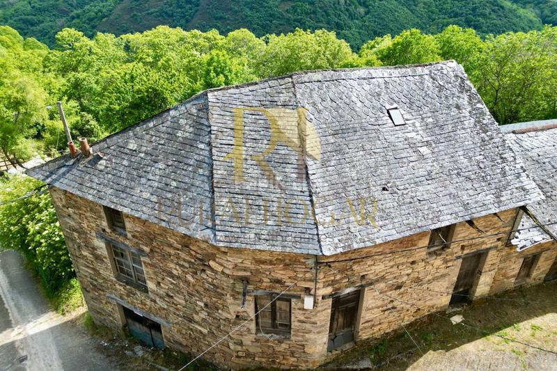 Foto 111df803-3d82-46d6-bbce-65a3649632d9. Casa a Vega de Valcarce