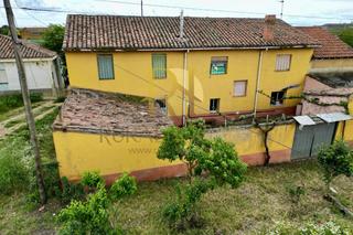Haus in Santas Martas. Valdearcos: gran casa con patio!!