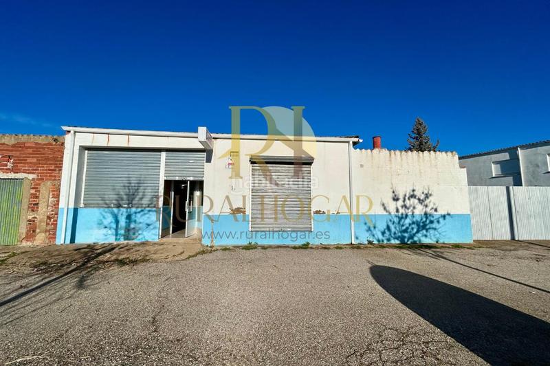 Foto aeb1abf2-b3d4-4246-a7af-025407701d4b. Local comercial a calle nueva 13 a Oteruelo León