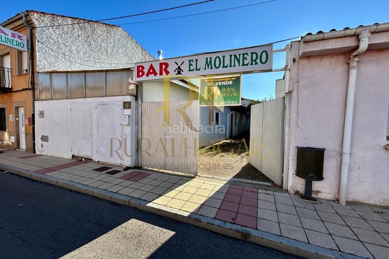 Foto b553c6c0-15bd-4576-8cf9-b2d176f02a33. Local comercial a calle nueva 13 a Oteruelo León