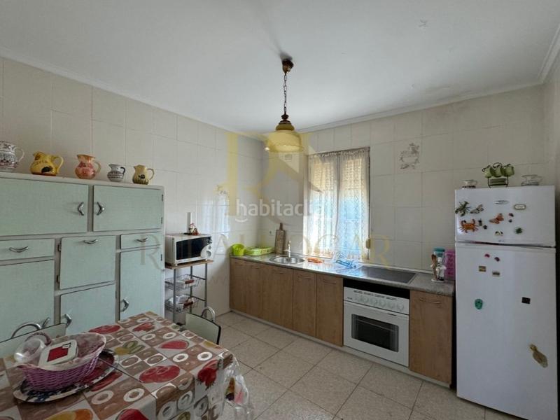 Foto 577dab2c-b765-4a0b-a55d-5079eb7c1c5f. Casa amb aparcament a Armunia León