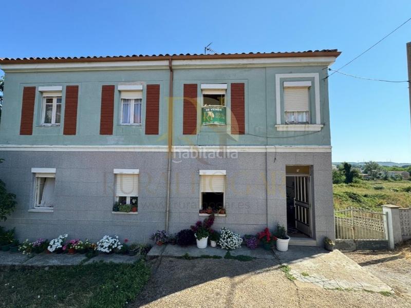 Foto 6293e7a5-5931-41e9-a700-1b4c2d6025ea. Casa amb aparcament a Armunia León