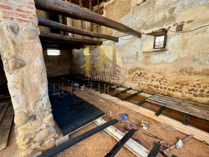 Foto 00724e83-e5fa-426b-bc42-2b7f9daa5beb. Casa amb aparcament a Valdefresno