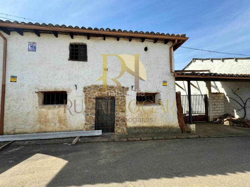 Foto 2d32688a-ded7-420b-94c2-a19f3b3d966f. Casa amb aparcament a Valdefresno