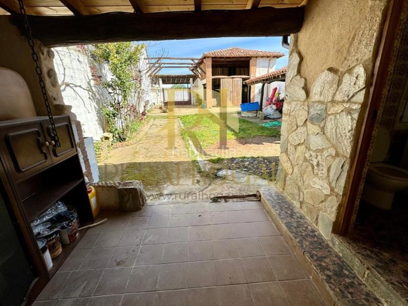 Foto 7fbd9d0f-458f-49f5-9ed0-7272292b2429. Casa amb aparcament a Valdefresno