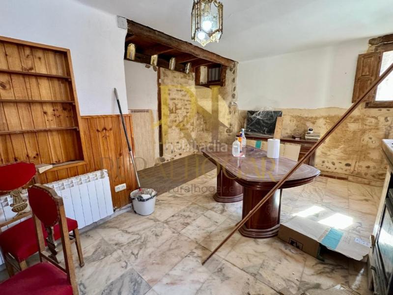 Foto 9734fe26-3f5a-4e75-8a4f-fdf8fa72db42. Casa amb aparcament a Valdefresno