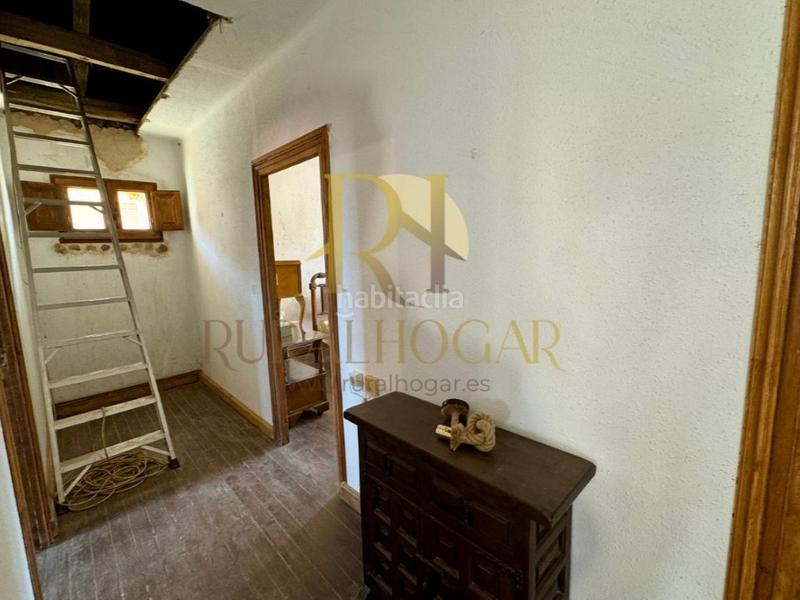 Foto a41fe502-ec50-46b0-a88d-0bad46ad3a3b. Casa amb aparcament a Valdefresno