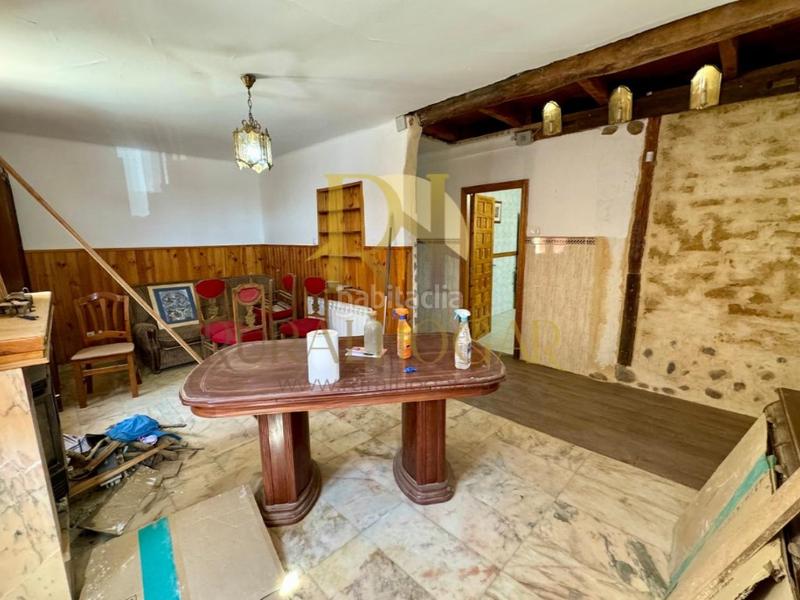 Foto b73fea7e-1f85-4942-b1cf-877173883b80. Casa amb aparcament a Valdefresno