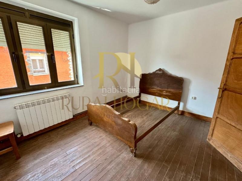 Foto fad787de-7567-4dc2-b3f8-754da66ff08d. Casa amb aparcament a Valdefresno