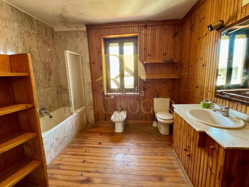 Foto fb695c77-97e4-436e-87a4-27f55c6c7326. Casa amb aparcament a Valdefresno