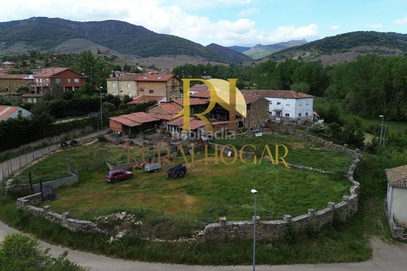 Foto 368d056b-33f3-4a7c-a061-0bb56e8df079. Casa en carretera general-co 7 ¡descubre la casa perfecta rodeada de hermosos paisajes en la zona ! amplio terreno de 1650m2 dividido en tres parcelas y en Boñar