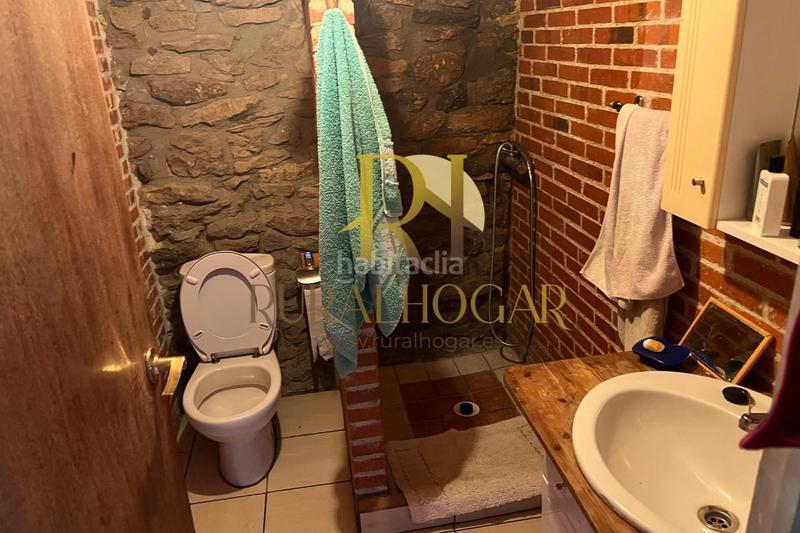Foto 87ac52c1-d3ee-4110-bdea-afbd5ef76d99. Casa en carretera general-co 7 ¡descubre la casa perfecta rodeada de hermosos paisajes en la zona ! amplio terreno de 1650m2 dividido en tres parcelas y en Boñar