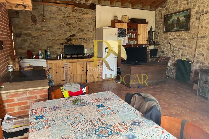 Foto b08fe38c-3996-498f-b0b9-4821a2f12f38. Casa en carretera general-co 7 ¡descubre la casa perfecta rodeada de hermosos paisajes en la zona ! amplio terreno de 1650m2 dividido en tres parcelas y en Boñar