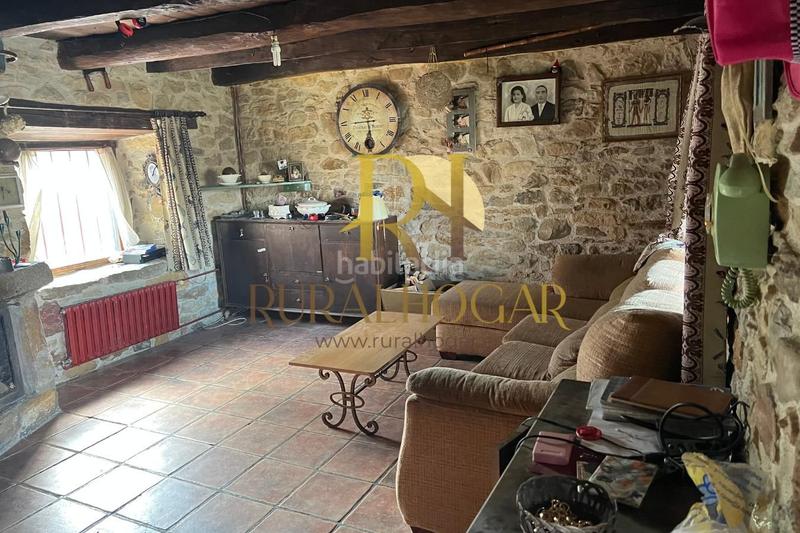 Foto d0ac6678-0ca8-4ddd-8d32-ddc971373e77. Casa en carretera general-co 7 ¡descubre la casa perfecta rodeada de hermosos paisajes en la zona ! amplio terreno de 1650m2 dividido en tres parcelas y en Boñar