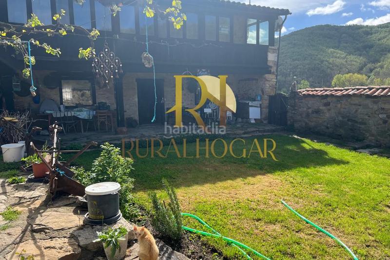Foto db34cdc1-addd-4ef9-a773-0408d8a1fd85. Casa en carretera general-co 7 ¡descubre la casa perfecta rodeada de hermosos paisajes en la zona ! amplio terreno de 1650m2 dividido en tres parcelas y en Boñar