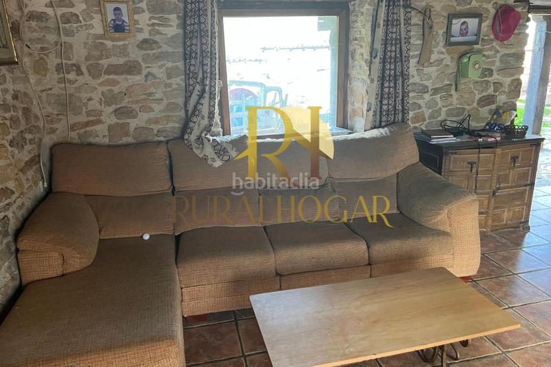 Foto ee2d962c-32af-4595-bb9e-ba7aceda5068. Casa en carretera general-co 7 ¡descubre la casa perfecta rodeada de hermosos paisajes en la zona ! amplio terreno de 1650m2 dividido en tres parcelas y en Boñar