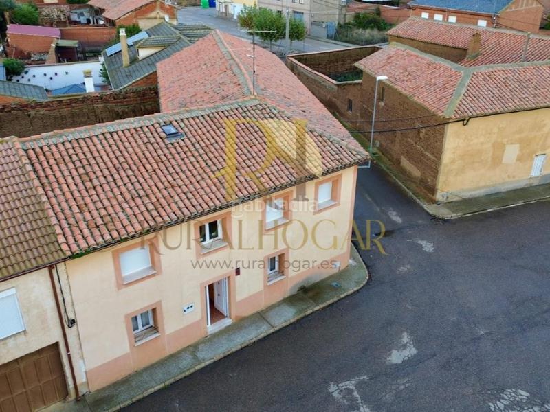 Foto 0c897d6d-e1e1-4b8d-9de5-8607143f7df3. Casa amb aparcament a Zotes del Páramo