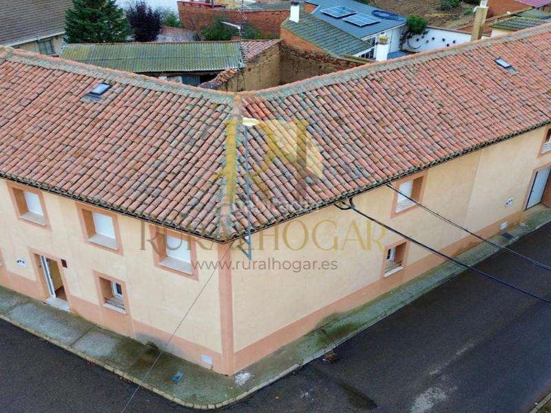 Foto 8259000e-bcb5-4700-b6e3-9bef0d81f596. Casa amb aparcament a Zotes del Páramo