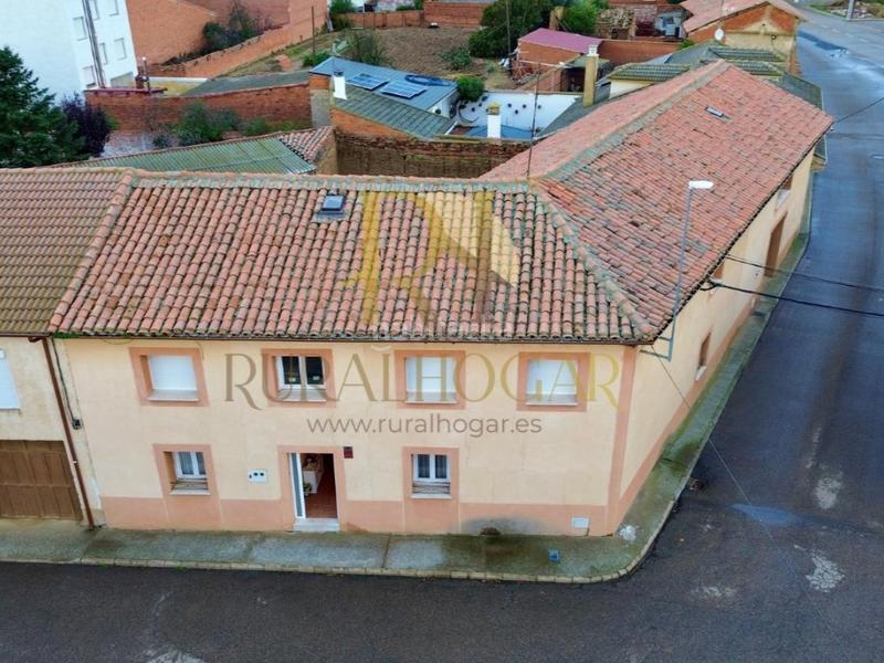 Foto 88cdf261-7e2b-4eb8-a201-d744fd0bfdbb. Casa amb aparcament a Zotes del Páramo