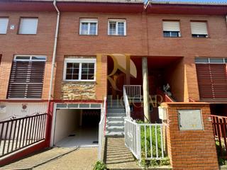 Chalet à Trobajo del camino. León chalet adosado en calle tizona