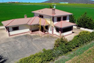 Chalet en Calle extramuros 114. El pobo de due�as: villa de lujo con pinar y mas de 26.000m2 de