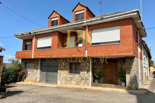 Chalet  N/a. ¡la casa que estás buscando en villaturiel! amplia vivienda de t