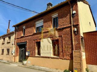 Masia a Valdefresno. Golpejar de la sobarriba casa de adobe completamente rehabilitad