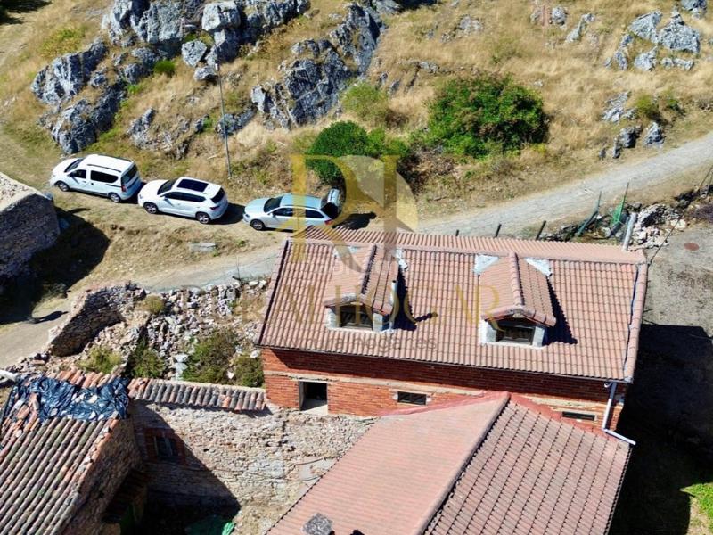 Foto f89a5eea-29ec-4503-8e6d-e153de32d0ed. Casa valporquero gran casa a reformar en las cuevas de valporquero!! en Vegacervera