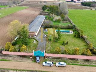 Casa a Valdefresno. Santibañez de porma gran casa con mas de 8000m2 de terreno!