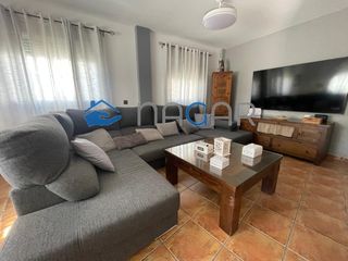 Semi detached house in San Pedro-Gabriel Miró-María Guerrero. Se vende casa adosada en la bda. san pedro