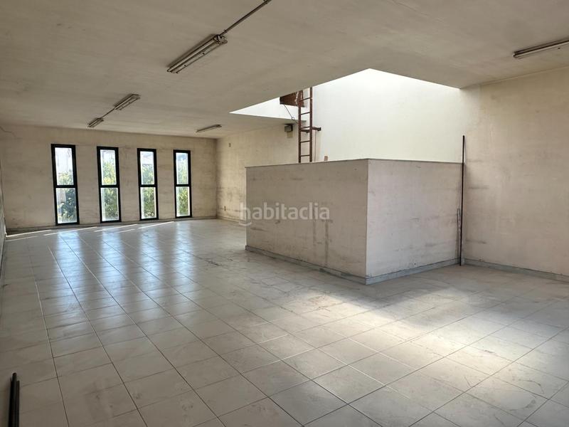 Foto f20009de-c5db-4697-9dbe-1c0423188c52. Edifici a passeig pau claris 11 a Centre Rubí