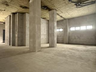 Local Comercial a Carrer copenhaguen 219. Can llong  amplio local comercial en calle copenhaguen!!!