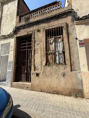 Casa a Carrer salvany de 17. Eixample  casa para reformar ubicada en un entorno inmejorable!!