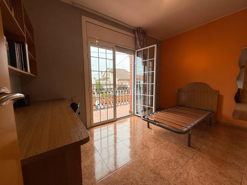 Foto c47e648e-5ec0-4d3a-b8f8-941afc4122ac. Casa gran casa ideal para dos familias en Can Vallhonrat Rubí