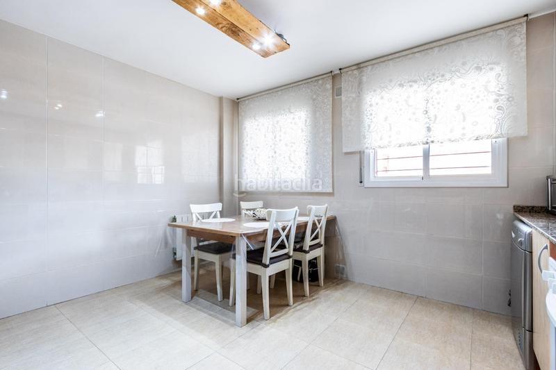 Foto 9c29a0c8-4f13-4339-b523-173b9432af6b. Duplex avec chauffage parking piscine dans Ca n´Oriol Rubí