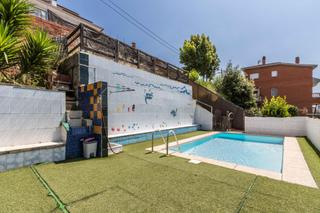 Casa a Castellnou-Can Mir-Can Solà. Fantástica casa para dos familias con piscina