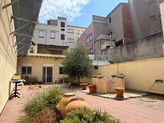Casa  Calle gracia de. Casa en cgracia con maravilloso patio en sabadell.