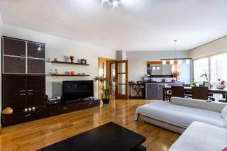 Piso en Creu Alta. Piso de 162m2 y 4 hab. en plaça marcet de sabadell con parking y