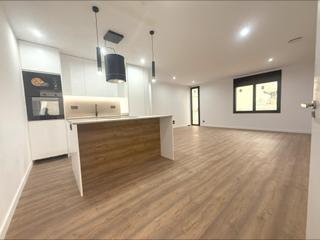Pis  Carrer carrer de la salut. Centro  piso con reformas a estrenar de 98m2 tiles y acabados m