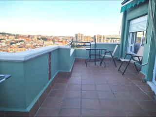 Àtic  Or. Ático  estudio con terraza e impresionantes vistas en rubí.