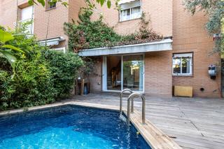 Casa adosada  Passeig creu. Casa esquinera con jardín y piscina muy cerca del centro de sant