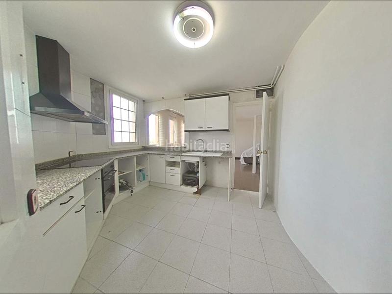 Foto 80af533b-a393-4ca0-b002-c46f0dc3bd76. Dúplex amb calefacció aparcament a Santa Perpètua de Mogoda