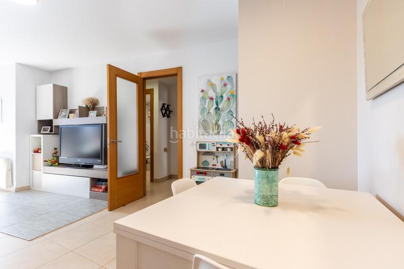 Foto cf2289ab-3dbc-4327-ad43-271963d00e9e. Piso  de 2 habitaciones con terraza, luminoso y cerca de todos los servicios . en Rubí