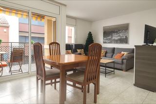 Casa aparellada  Bergueda. Casa pareada con patio, gran garaje, 4 habitaciones y placas sol