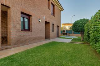 Casa adossada  Calle sant josep. Casa adosada con piscina particular y comunitaria en lliçà de va